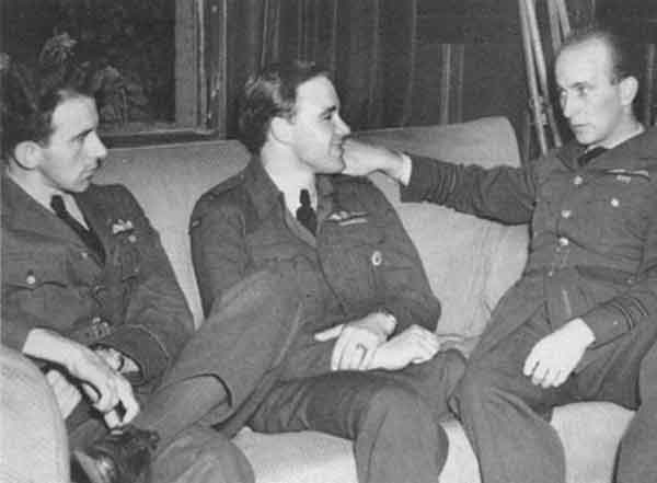 Don Dougall & Don Morrison chat with Jeep Neal shortly after their return to England, late '43 - PL22115